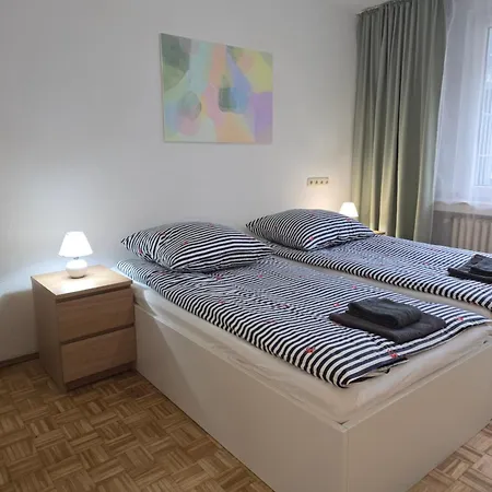 Art - Helles Mit Balkon & Netflix Lägenhet *