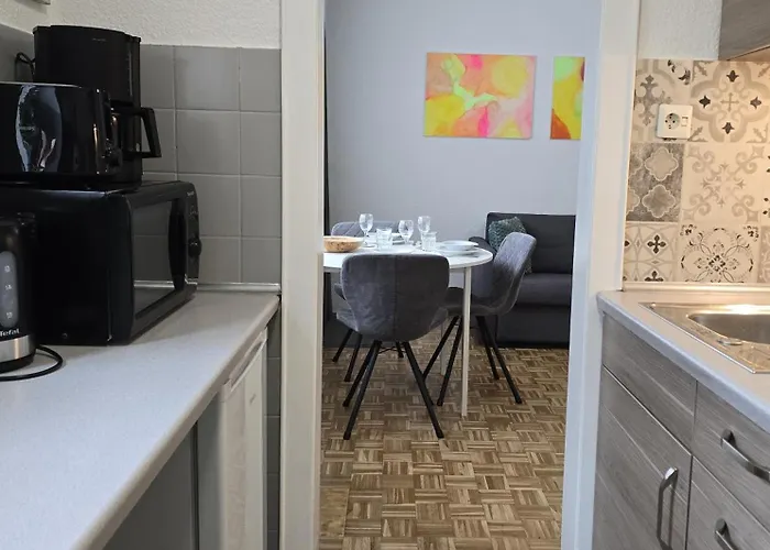 Art - Helles Mit Balkon&netflix