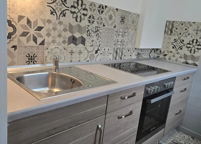 Apartment Art - Helles Mit Balkon&netflix